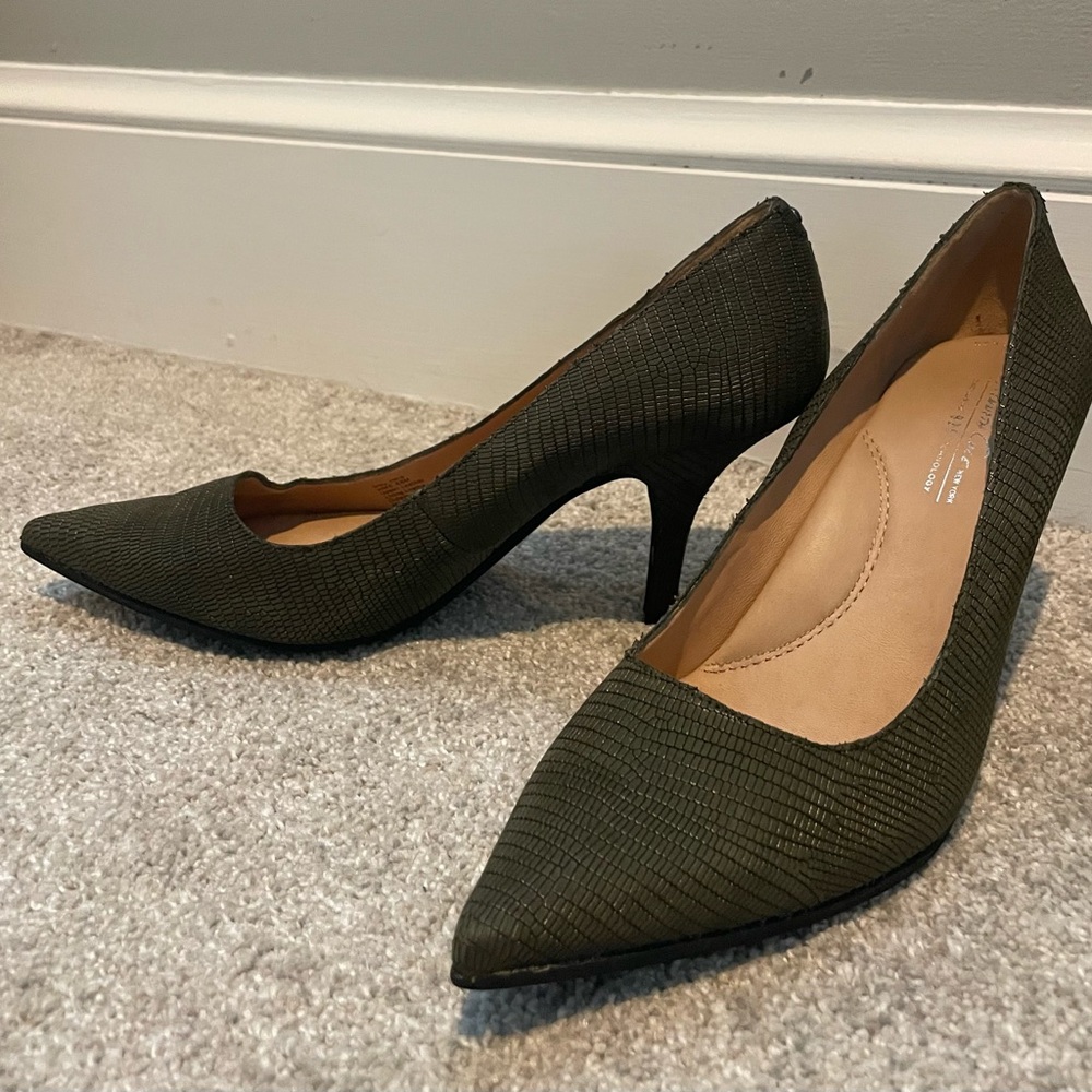 Kenneth Cole Green Pointed-Toe Heels